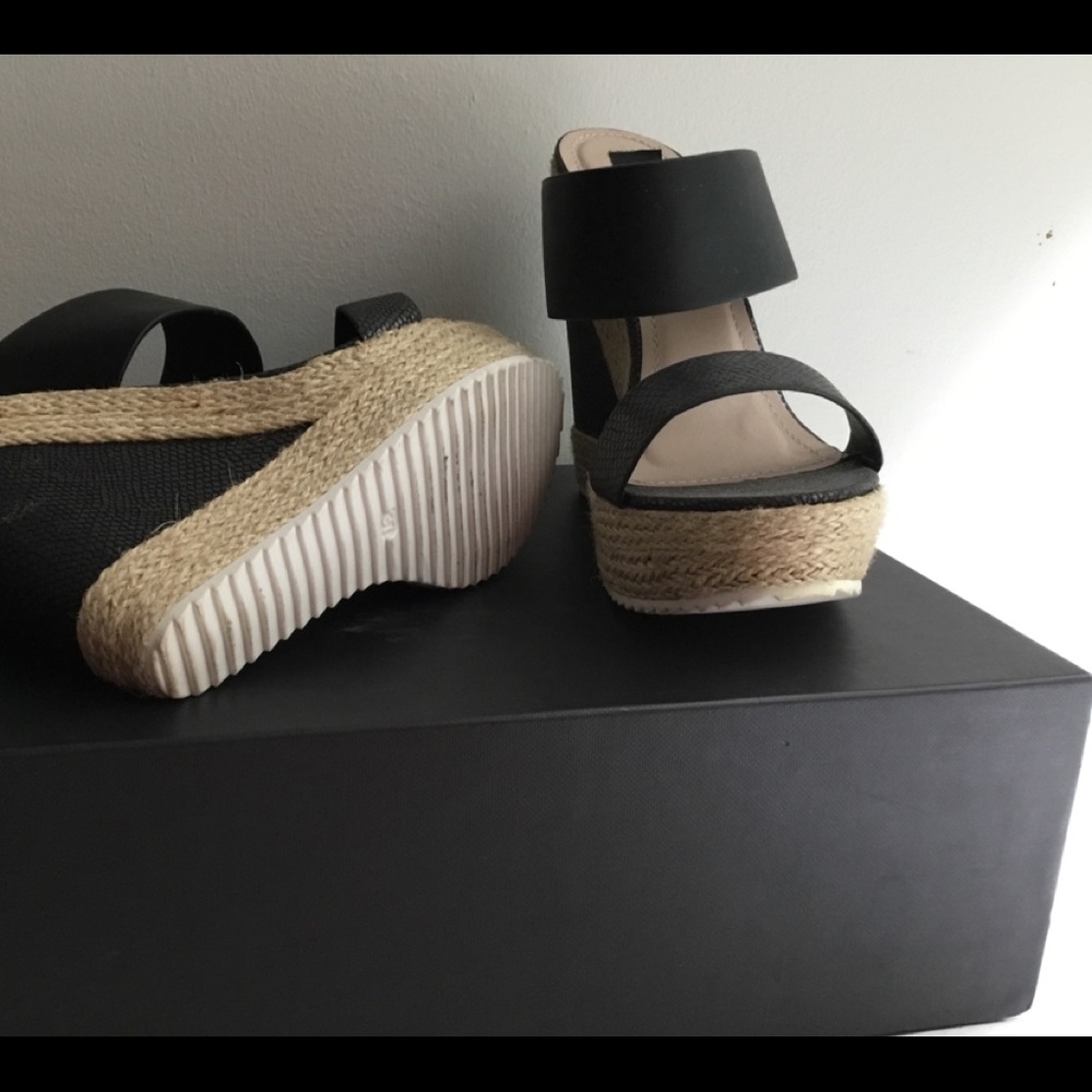 Sandals - Picture 2 of 3